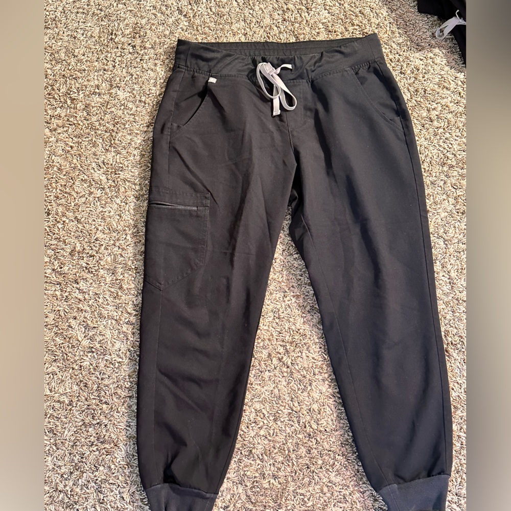 Figs Zamora Jogger Scrub Pants !seam is coming apart!